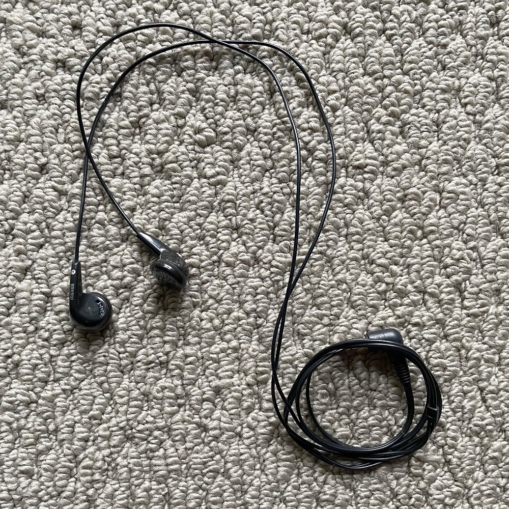 Flat Rounded Wire Ear Buds In Black - Picture 2 of 7
